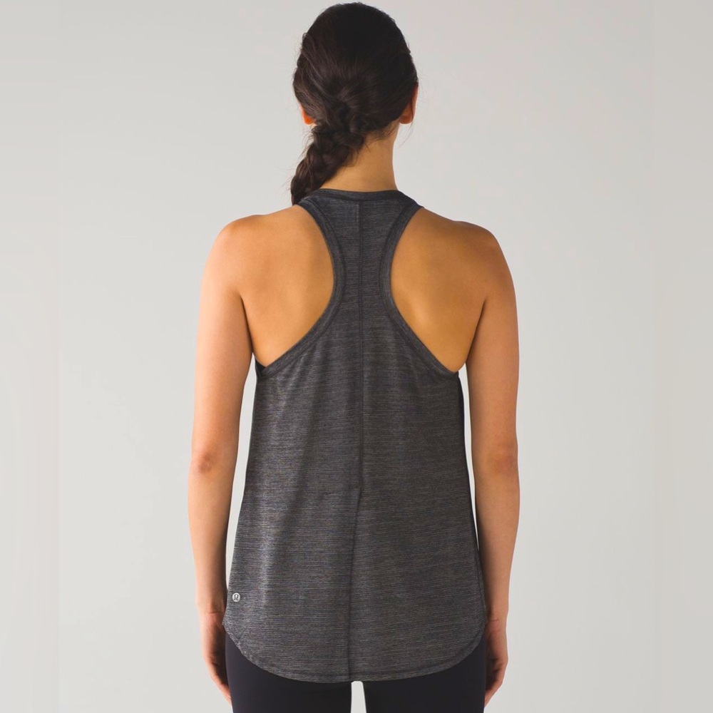 Lululemon Hot Like Agni Singlet
in Heathered Black. 
Size 8.
Pristine Condition.